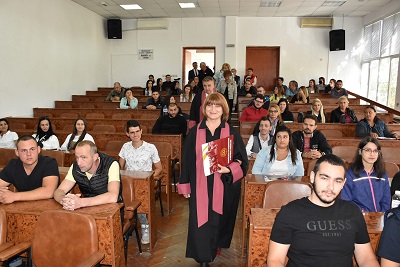 С интерактивна класна стая и прием, изпълнен на 100 процента, Центърът на УНСС в Хасково откри академичната година